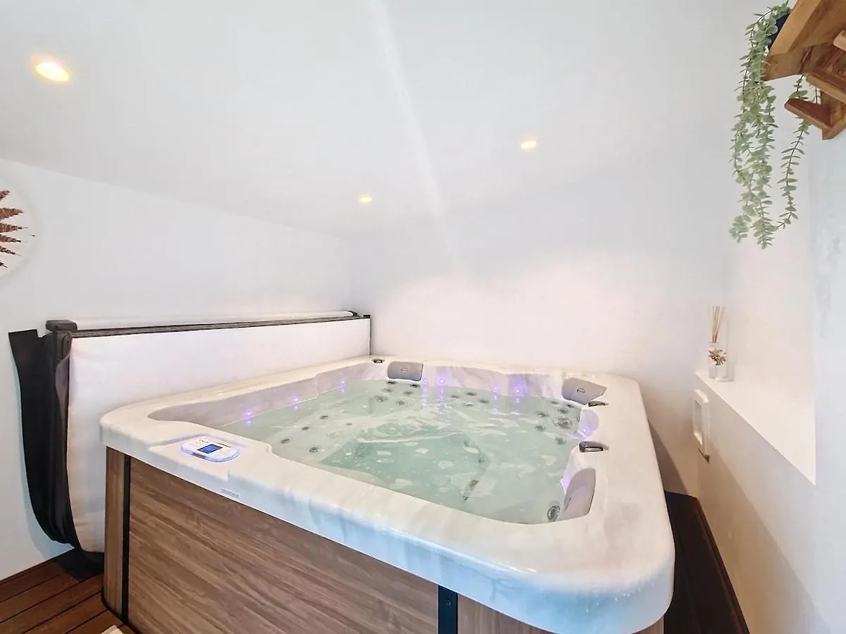 Maison Avec Jacuzzi Saint-Erblon Holiday home